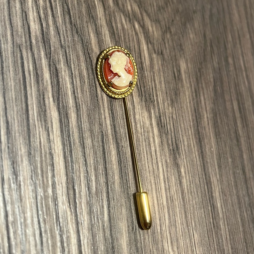 Vintage Cameo Pin